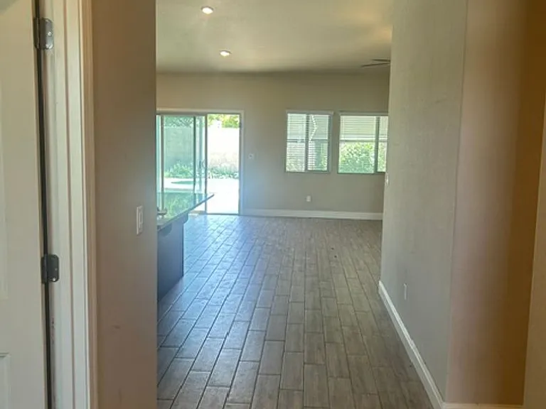 3439 E Laurel Ave — Photo 2