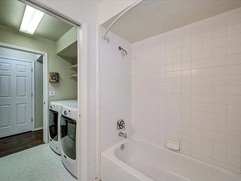 1802 N Heath Ave — Photo 26