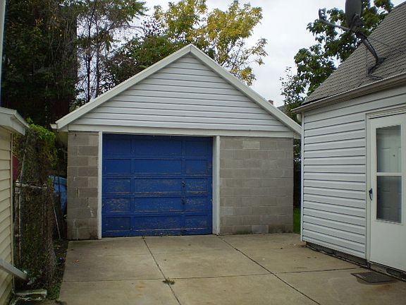 3rd image of 168 Peter St