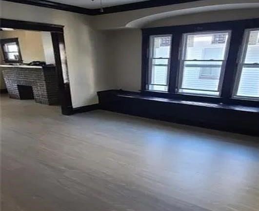 4th image of 10805 Almira Ave