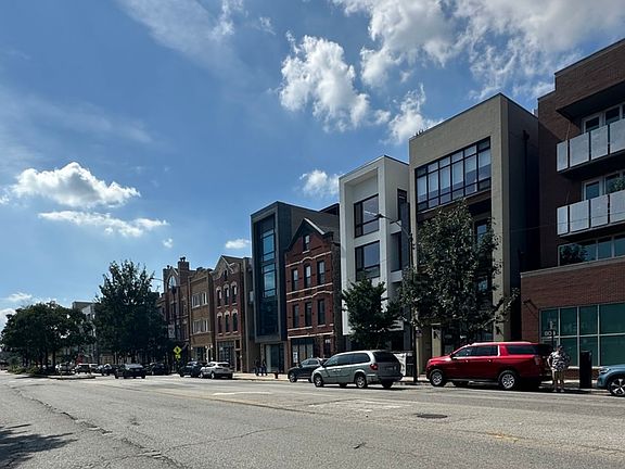 5th image of 910 N Ashland Ave