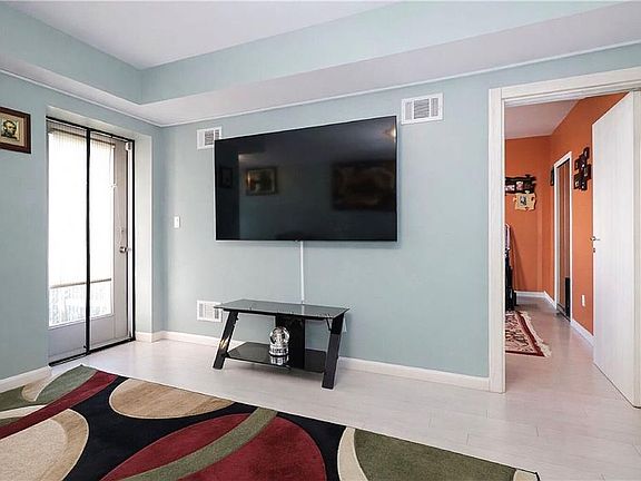 4th image of 2758 Ocean Ave #8B