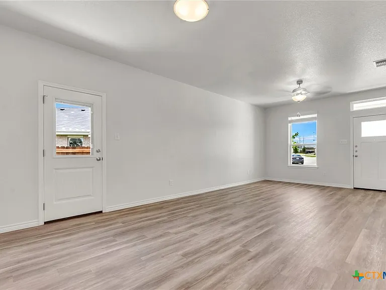 1118 Zora Dr #B — Photo 8