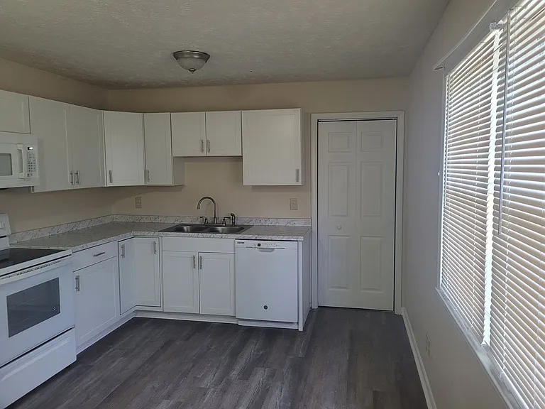 1219 Chilton Dr — Photo 8