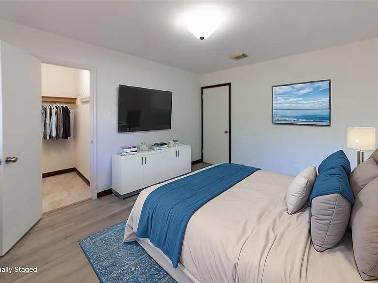 8826 Roos Rd — Photo 29