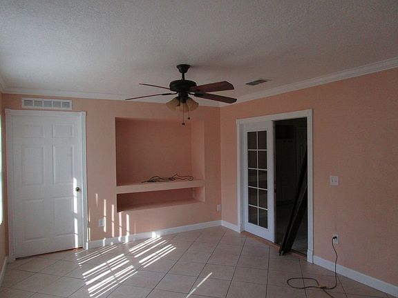 4th image of 2741 Sweet Springs St
