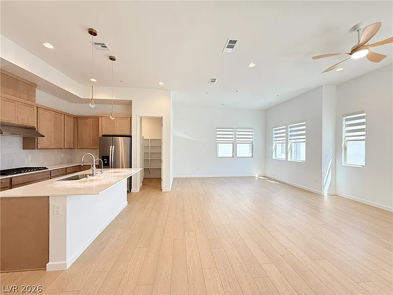 659 Fortis Creek St — Photo 10