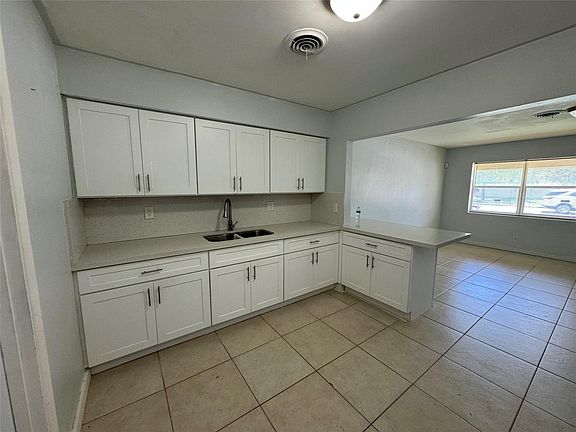 5th image of 3331 NE 16th Avenue