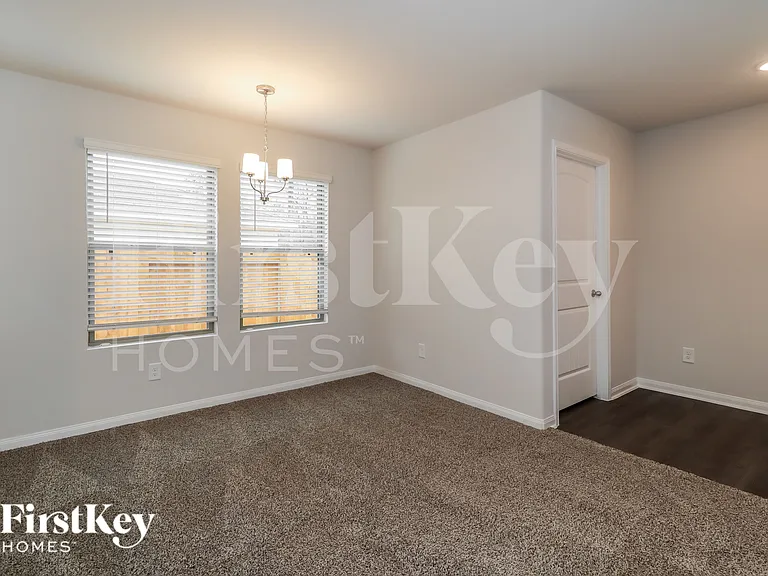 25621 Roy Rogers Rd — Photo 5