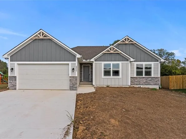 20701 Copper Creek Dr, Peculiar, MO 64078