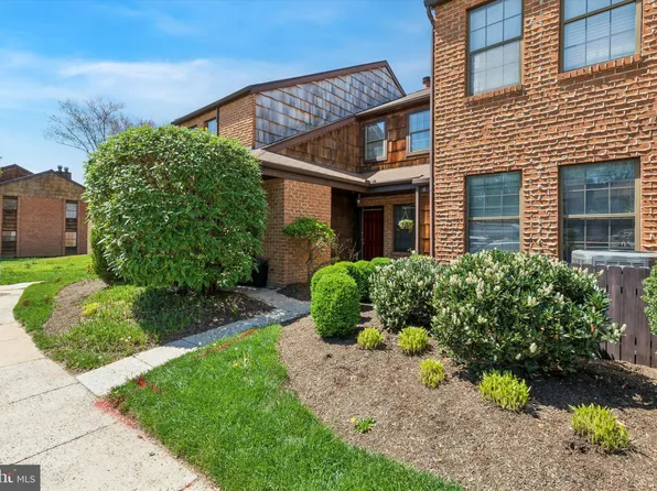 8 Hopkinson Ct, Chesterbrook, PA 19087