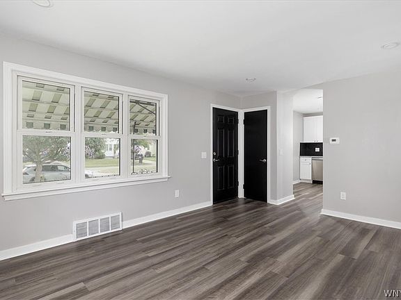 5th image of 382 Windermere Blvd