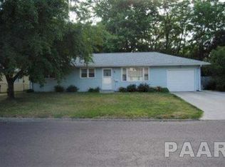 123 Arrow Dr, Pekin, IL 61554