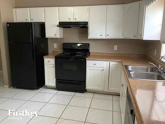 4th image of 2523 Bonneville Dr