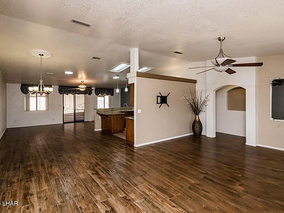 4th image of 4087 Carlsbad Dr