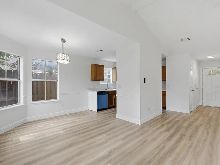 308 Dogwood Ct — Photo 14
