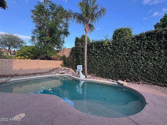 2nd image of 1637 E RUNION Drive