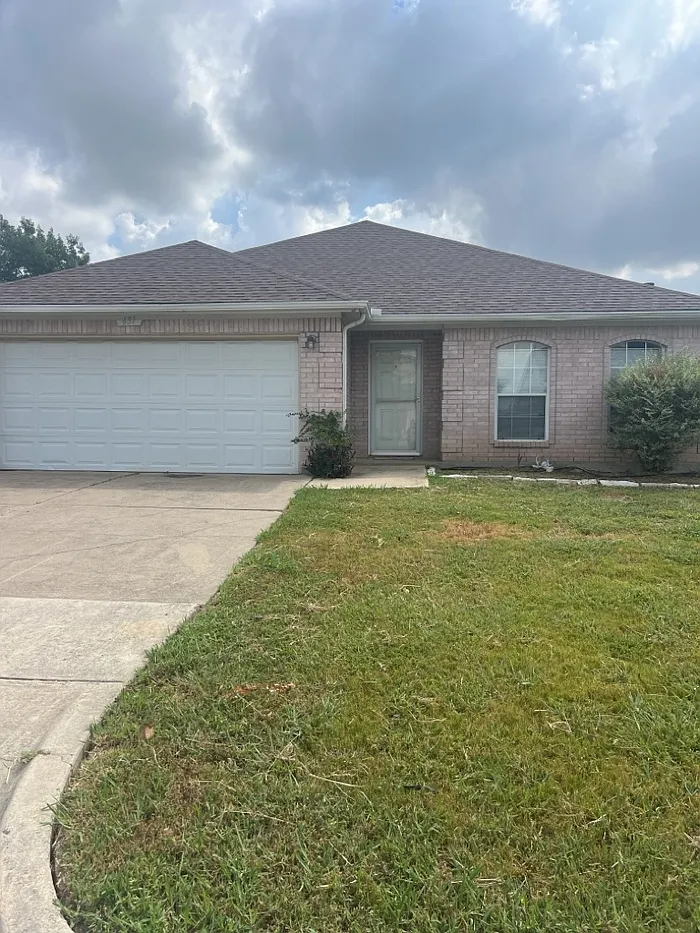 3 bed, 2.0 bath, 1805 sqft, $2,215 — Photo 1