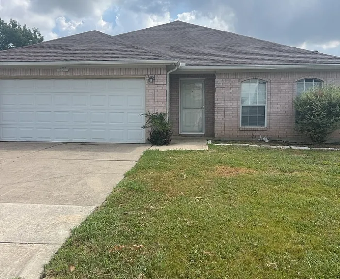 631 Blueberry Hill Ln — Photo 1