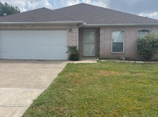 631 Blueberry Hill Ln, Mansfield, TX 76063
