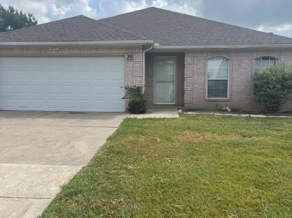 631 Blueberry Hill Ln, Mansfield, TX 76063
