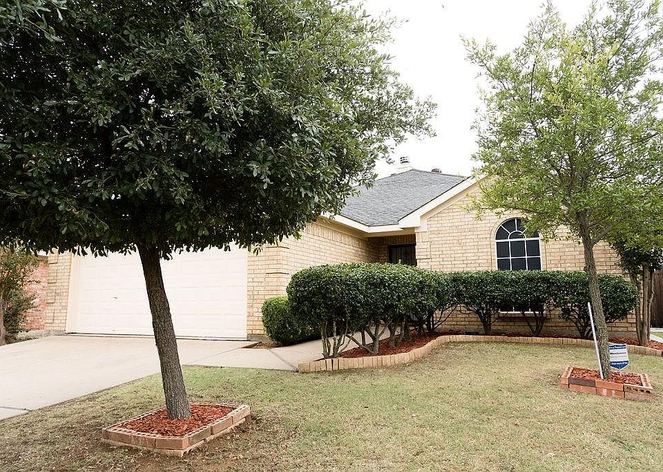 1st image of 2905 Vicksburg Ln