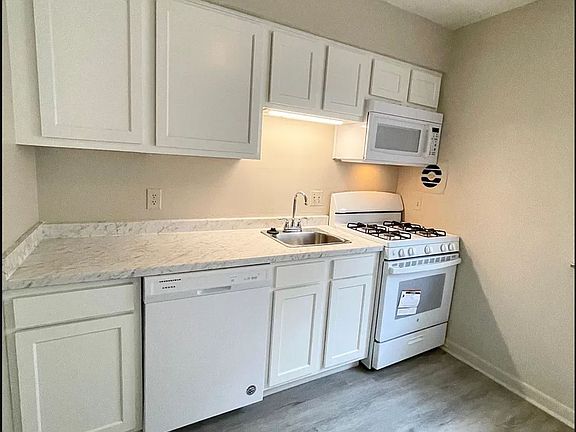 4th image of 667 Riverview Dr #G