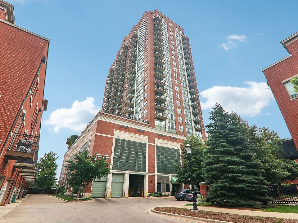 1st image of 1717 S Prairie Ave APT 1010