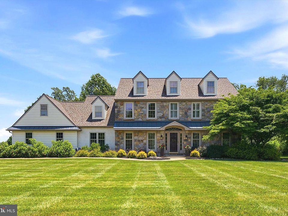 1st image of 103 Raintree Ln