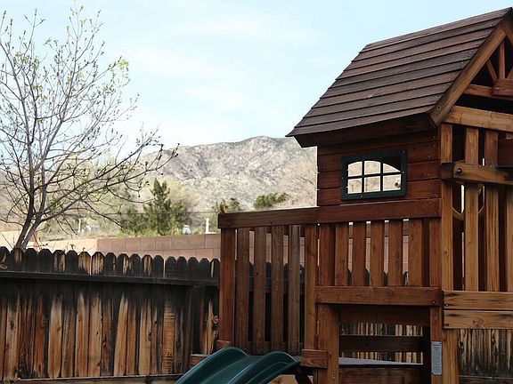 3rd image of 512 Kally Ct NE