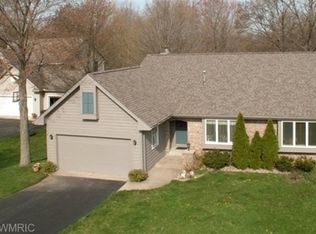 267 Fairway Ct, Plainwell, MI 49080
