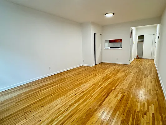 Rented by KNOCKKNOCK LLC | media 3