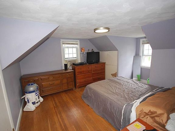4th image of 50 Top Hill Ave
