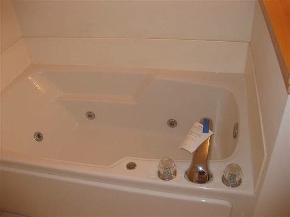 Jazucci tub