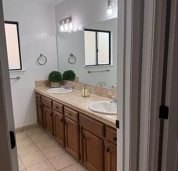 2704 Pinewood Dr — Photo 15