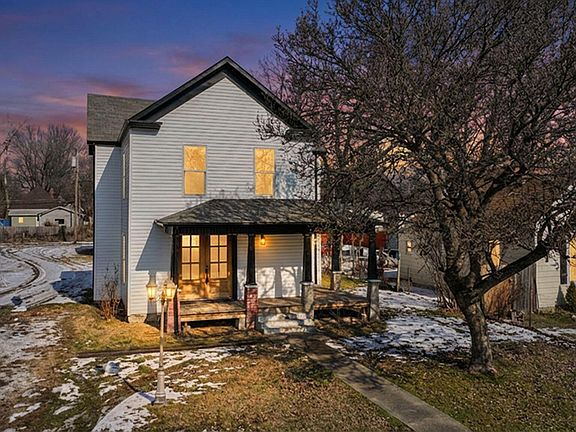 4th image of 1139 W Lynn Street