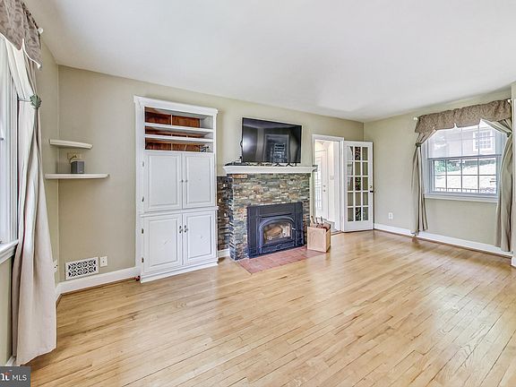 3rd image of 2931 Faulkner Pl