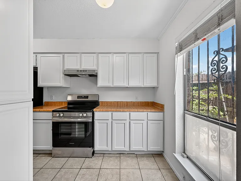 6111 Beverly Hill St #7 — Photo 10