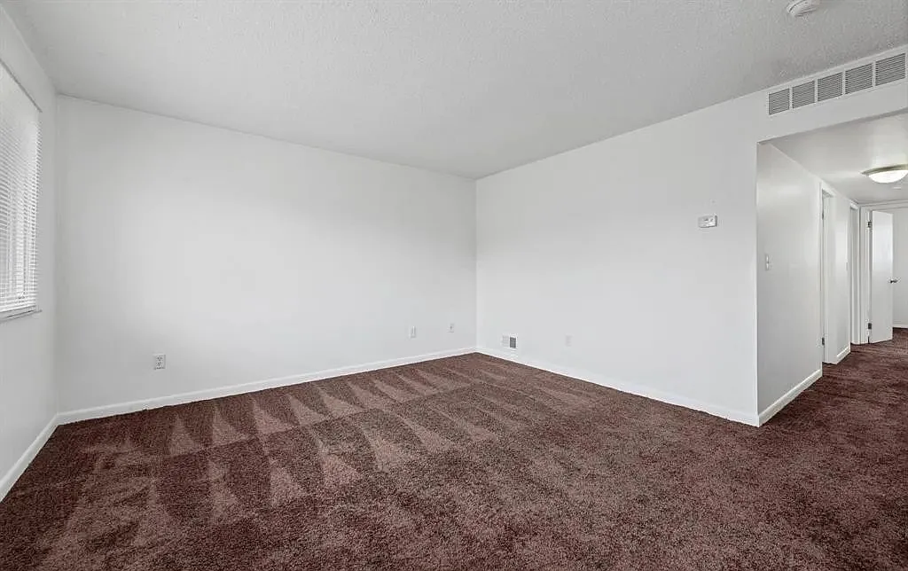 3 bed, 960 sqft, $1,550 — Photo 3
