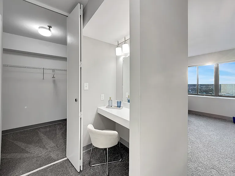 Harbor Tower Apartments — Photo 22