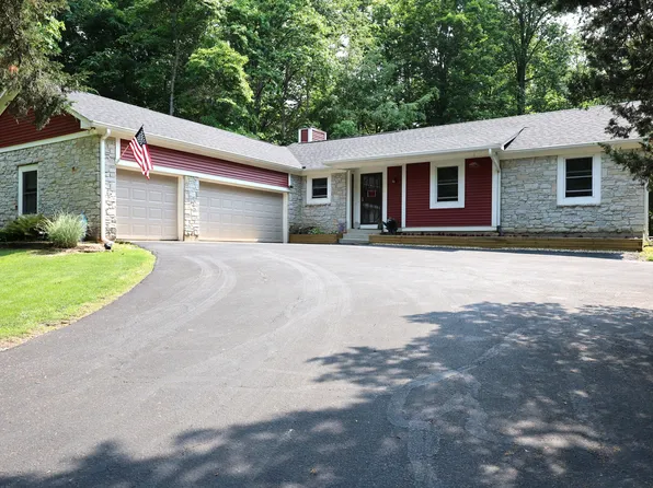 5654 Paradise Dr, Martinsville, IN 46151