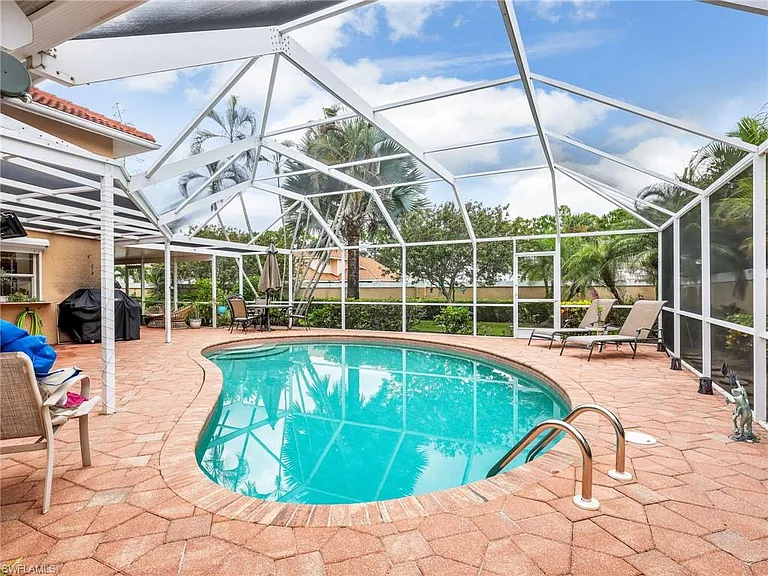1256 Naples Lake Dr — Photo 8