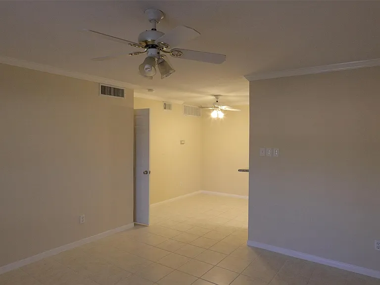 1223 Augusta Dr #26 — Photo 4
