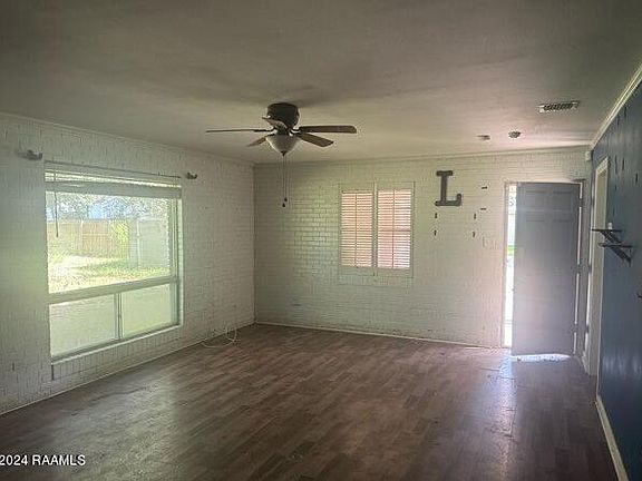 3rd image of 323 Caroline St
