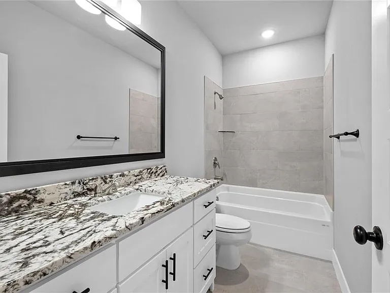 3306 Rosemont Ave — Photo 6