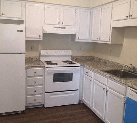 Kitchen New Range & Refrigerator