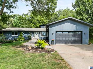 702 Anthony Ln, Lincoln, NE 68520