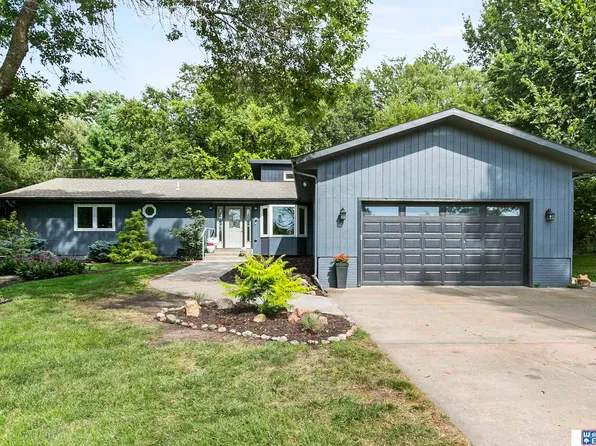 702 Anthony Ln, Lincoln, NE 68520