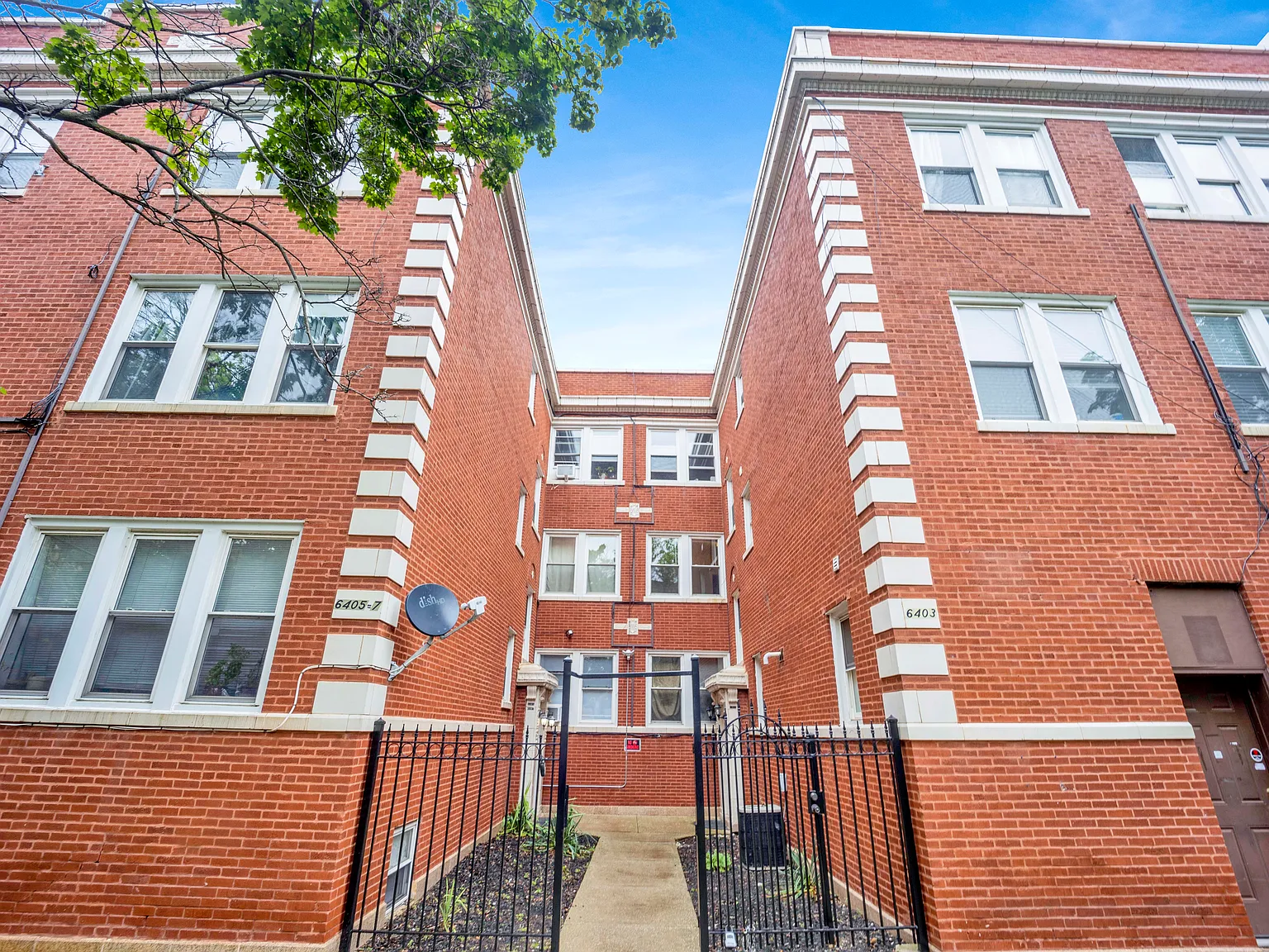 2 bed, $2,266 — Photo 1