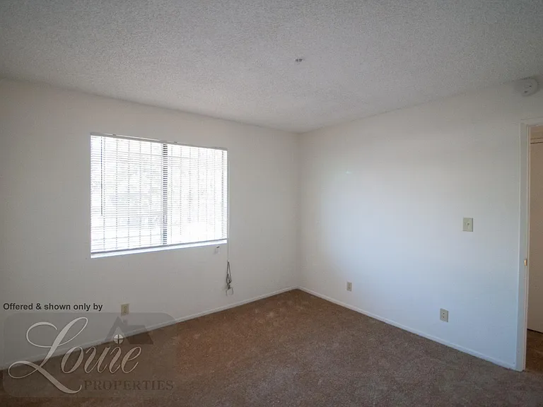 136 N Marengo Ave #C — Photo 8